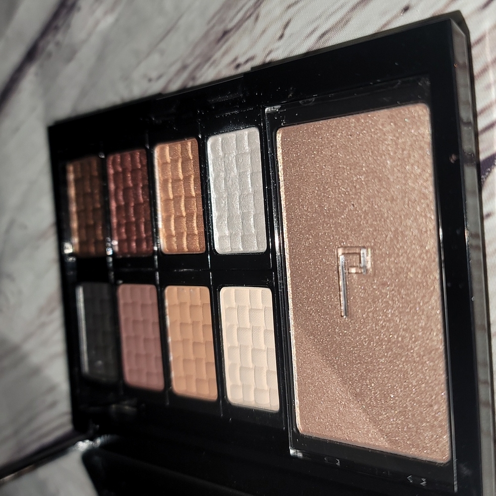 Freematic eyeshadow pro pallete